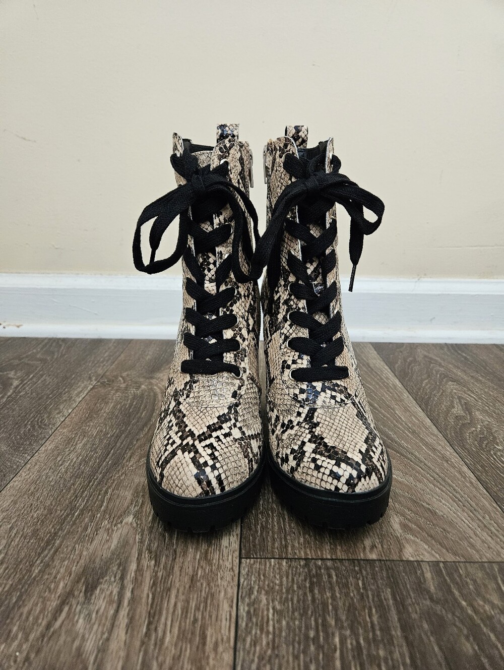 Steve Madden Snakeskin Print Lace Up Platform Boots, Size 7.5